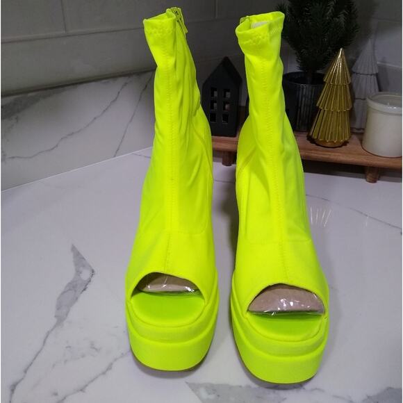 [H321] Fashion Nova 'Waiting On A Feeling' Platform Booties - Picture 9 of 10